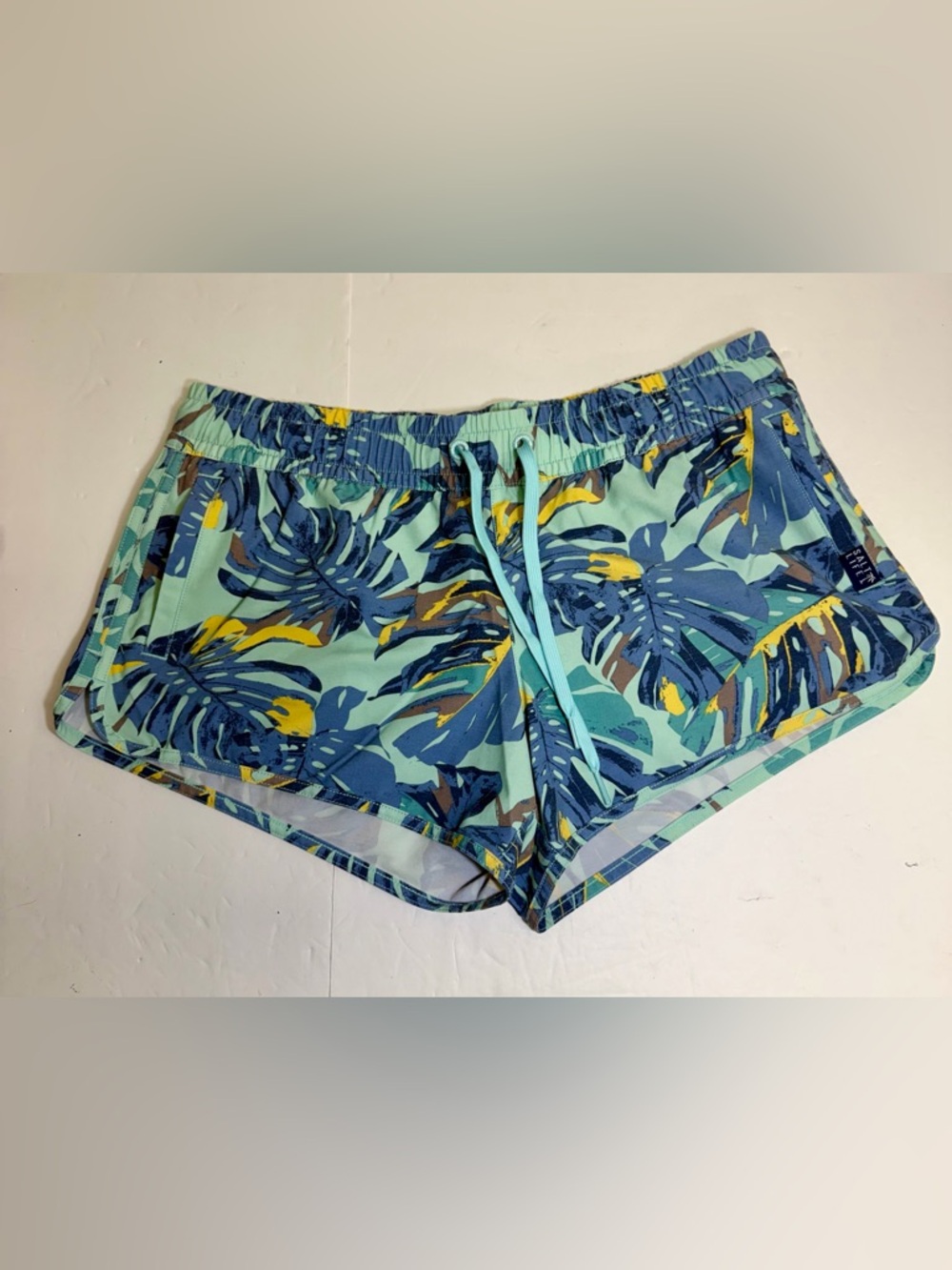 Salt Life Women's Mint and Navy Tropical Athletic Shorts Large